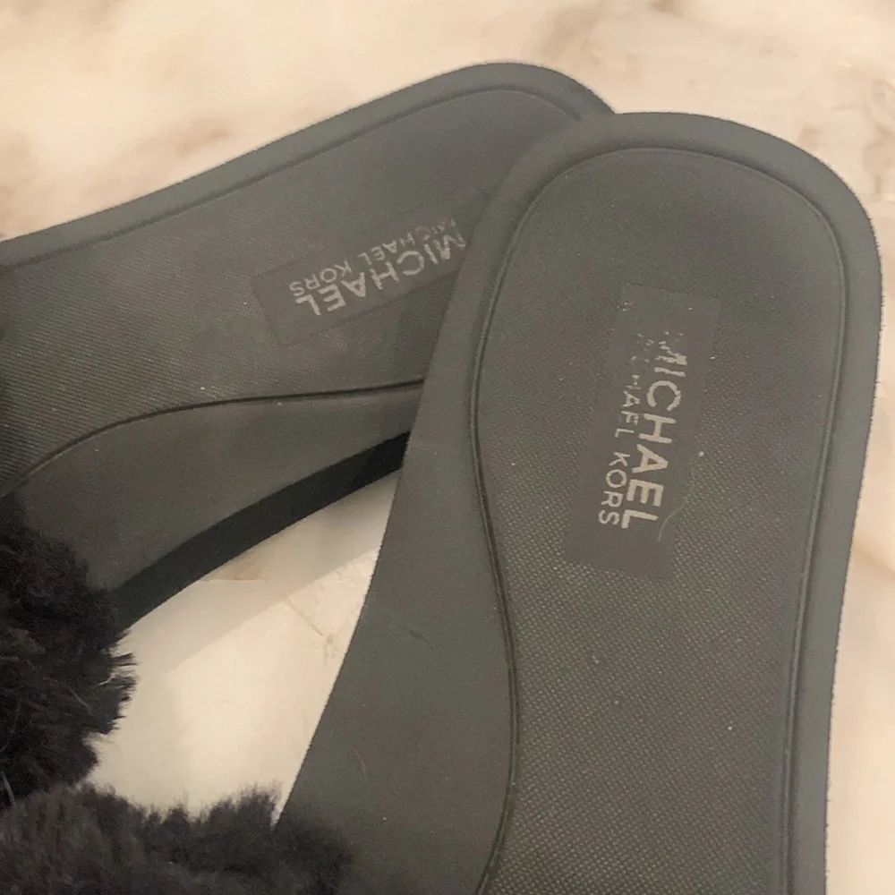 Michael Kors black faux fur Slides - Picture 3 of 6